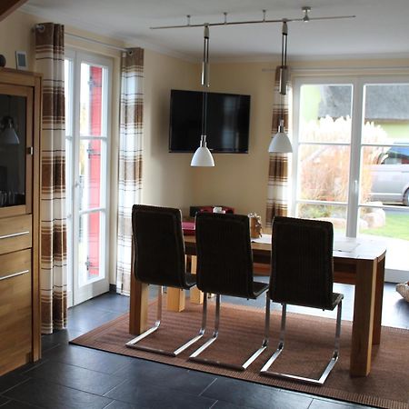 Fischer'S Ferienhaus Ruegen Mit Sauna Und Kamin Ummanz Exteriör bild