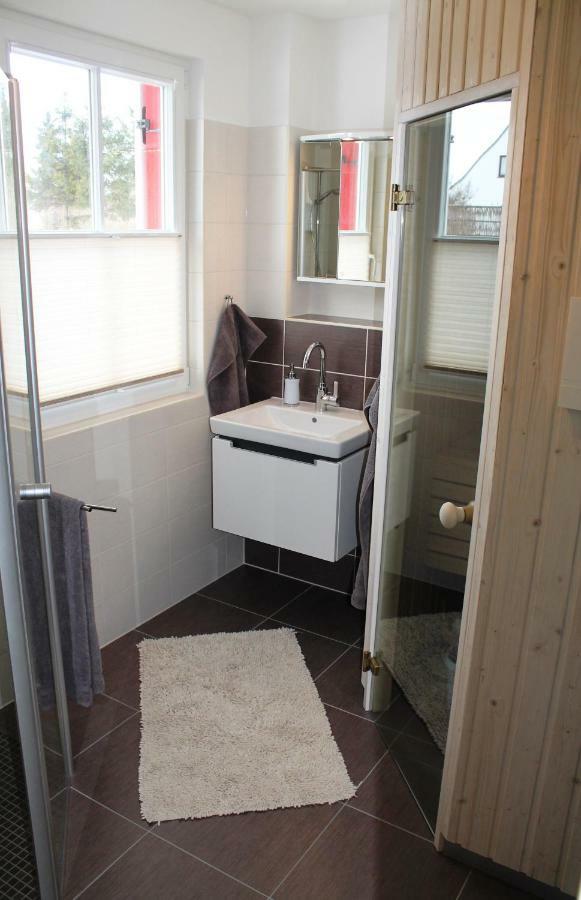 Fischer'S Ferienhaus Ruegen Mit Sauna Und Kamin Ummanz Exteriör bild