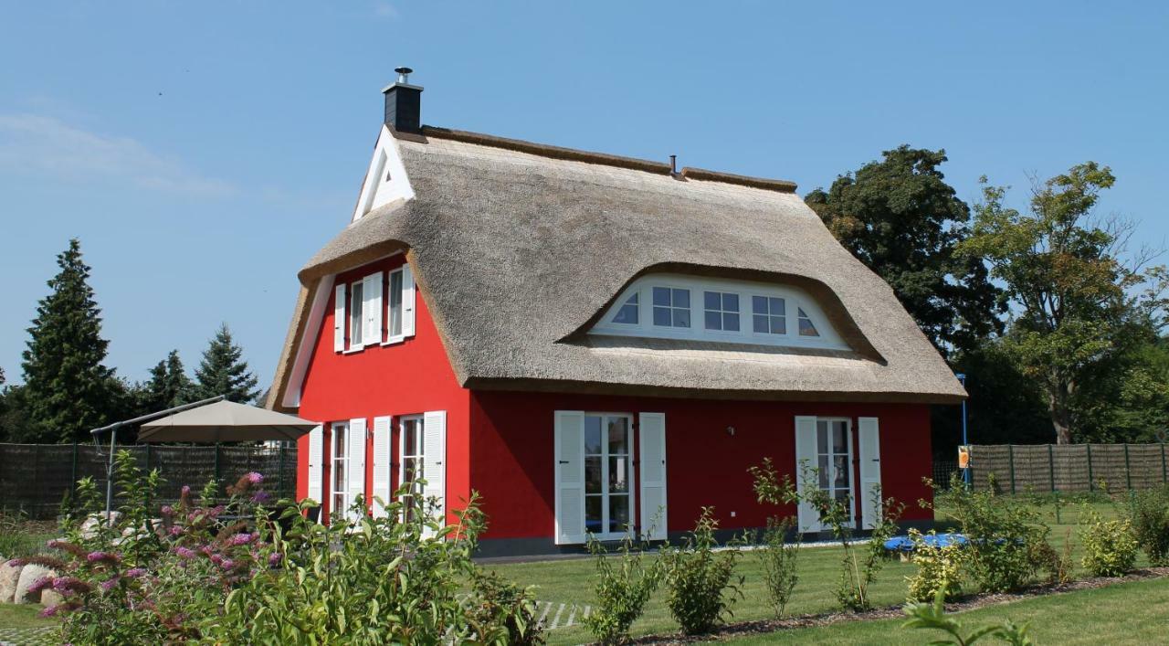 Fischer'S Ferienhaus Ruegen Mit Sauna Und Kamin Ummanz Exteriör bild